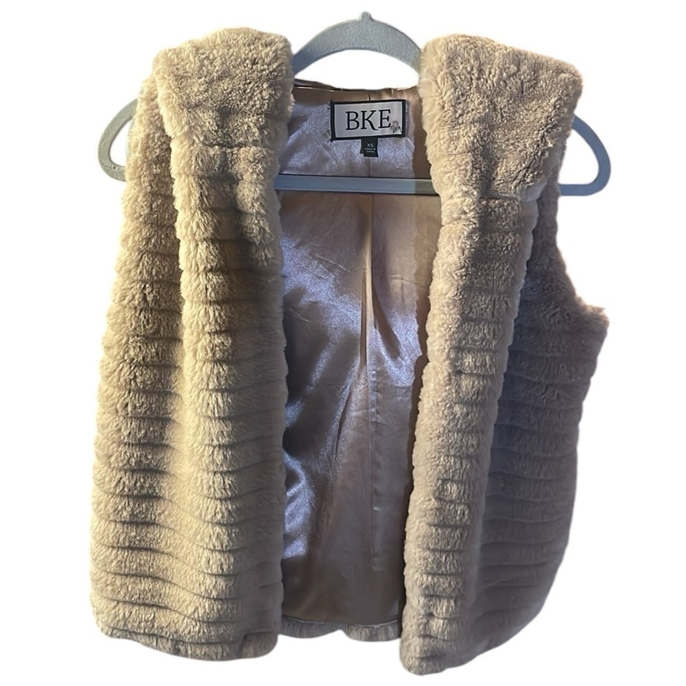 BKE Buckle Faux Fur Vest w/hood, tan size XS
